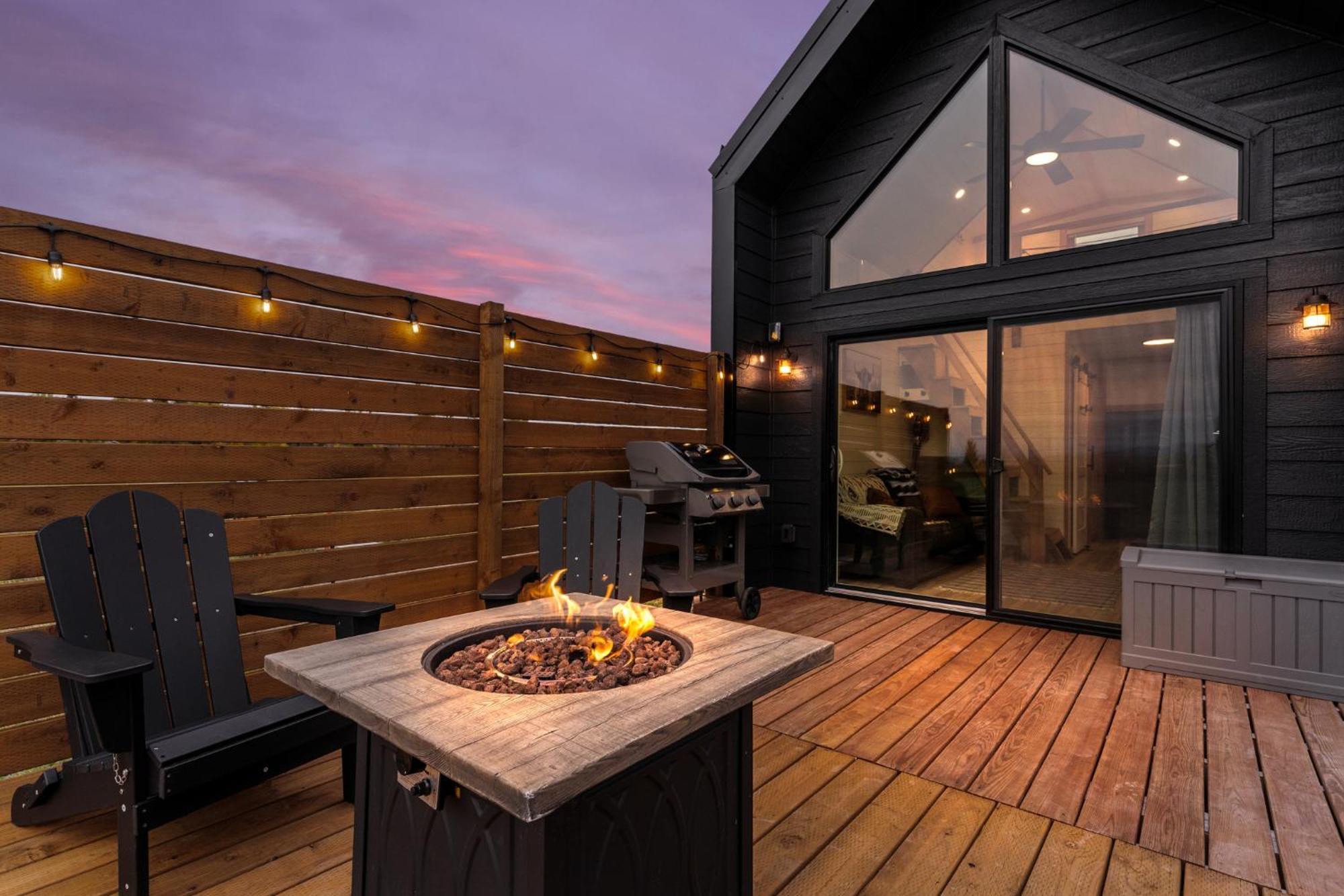 Modern Tiny Cabin, With Hot Tub In Choteau Mt Luaran gambar