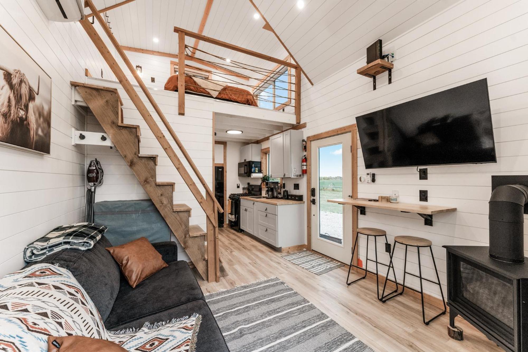 Modern Tiny Cabin, With Hot Tub In Choteau Mt Luaran gambar