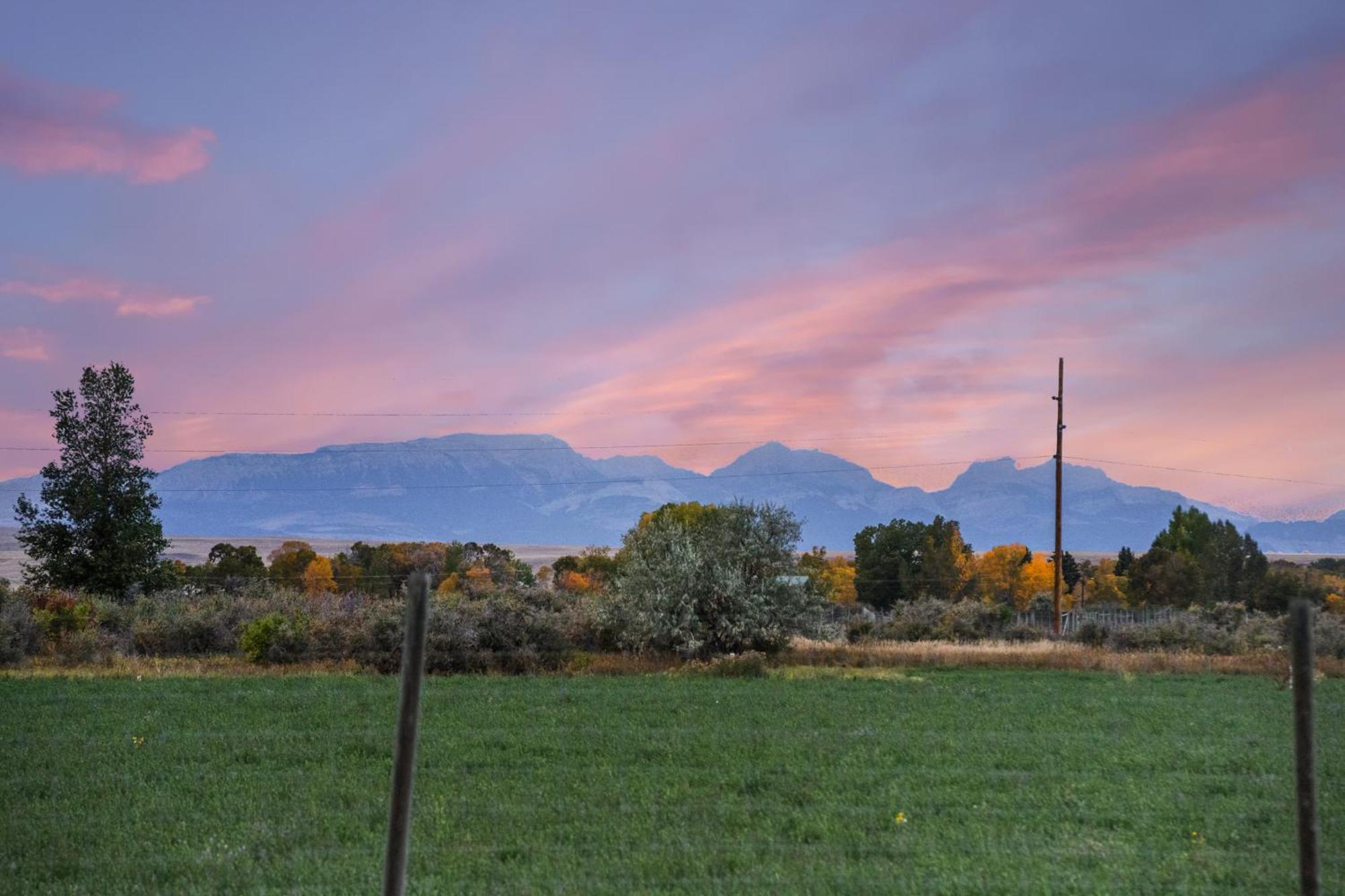 Modern Tiny Cabin, With Hot Tub In Choteau Mt Luaran gambar